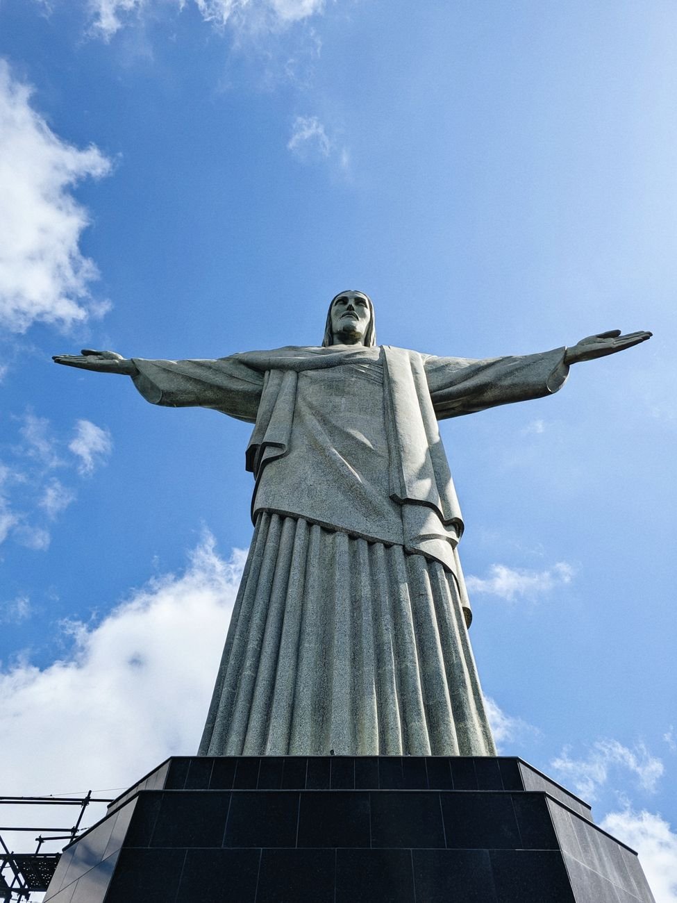 the statue of christ is shown in rio